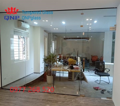 VÁCH KÍNH CƯỜNG LỰC PHỐ XUÂN DIỆU