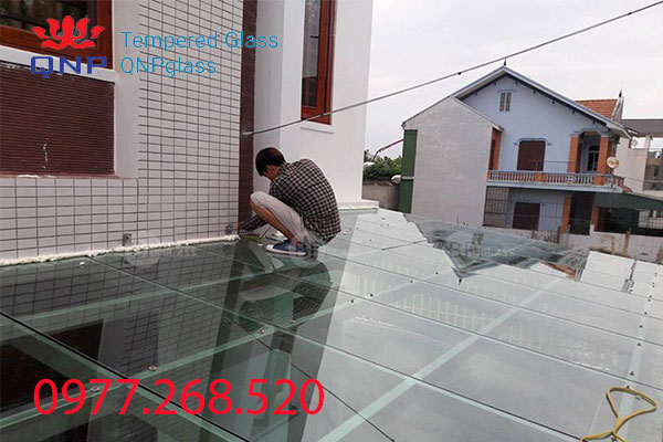 Chuyên lắp đặt mái kính cường lực đẹp cho nhà riêng gần Hà Nội