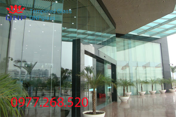 Lắp đặt vách kính cường lực mặt tiền tinh xảo cho đại sảnh khách sạn quận Hoàn Kiếm ,vách kính cường lực mặt tiền