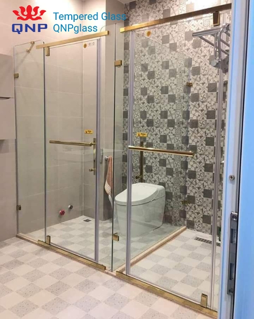cửa kính cường lực phòng tắm nhỏ 1