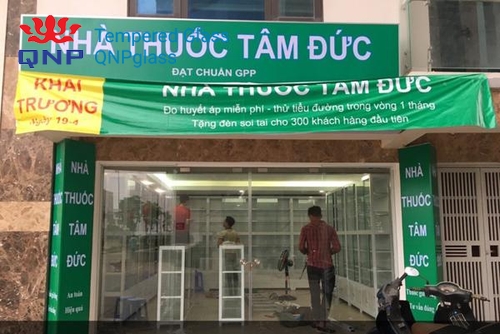 Bật mí 3 mẫu cửa kính cường lực cho quầy thuốc “Hot” nhất hiện nay